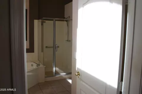 Bath - 4624 E Robin Ln, Phoenix, AZ 85050 photo 2 of 4