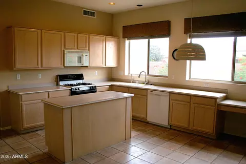 Kitchen - 4624 E Robin Ln, Phoenix, AZ 85050 photo 1 of 2