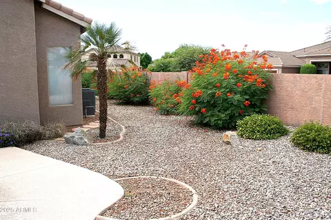 Exterior - 4624 E Robin Ln, Phoenix, AZ 85050 photo 10 of 11