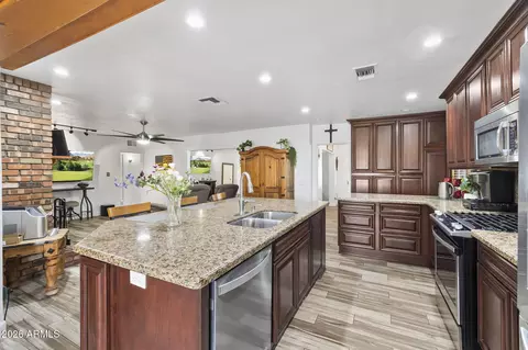 Kitchen - 1607 W Whitton Ave, Phoenix, AZ 85015 photo 3 of 4