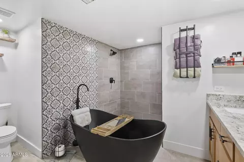 Bath - 1607 W Whitton Ave, Phoenix, AZ 85015 photo 2 of 4