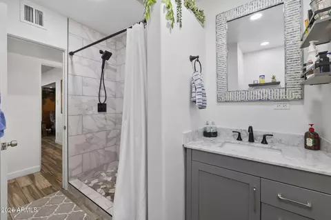 Bath - 1607 W Whitton Ave, Phoenix, AZ 85015 photo 1 of 4