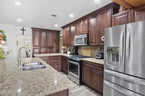 Kitchen - 1607 W Whitton Ave, Phoenix, AZ 85015 photo 4 of 4