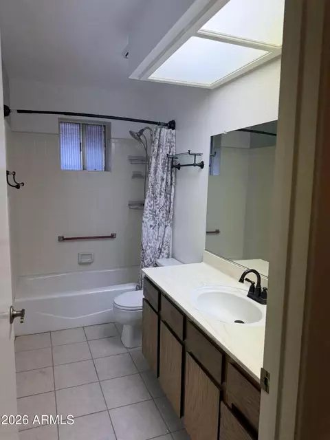 Bath - 7822 E Lindner Ave, Mesa, AZ 85209 photo 2 of 3