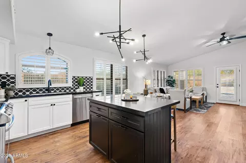 Kitchen - 4602 E Swilling Rd, Phoenix, AZ 85050 photo 3 of 4