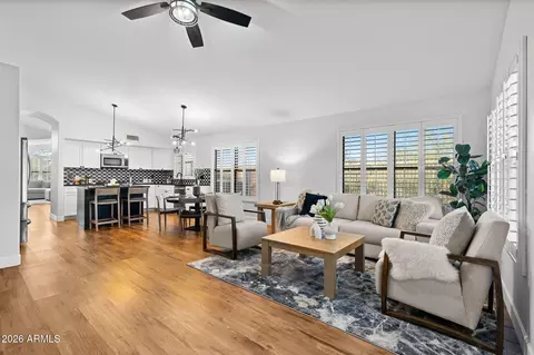 Living - 4602 E Swilling Rd, Phoenix, AZ 85050 photo 3 of 5