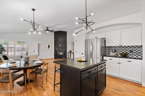 Kitchen - 4602 E Swilling Rd, Phoenix, AZ 85050 photo 2 of 4