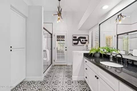 Bath - 4602 E Swilling Rd, Phoenix, AZ 85050 photo 5 of 5
