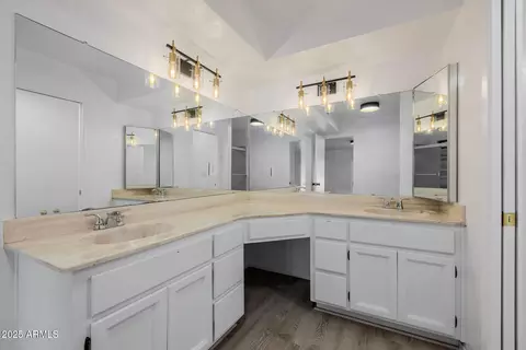 Bath - 1875 E State Ave, Phoenix, AZ 85020 photo 3 of 5