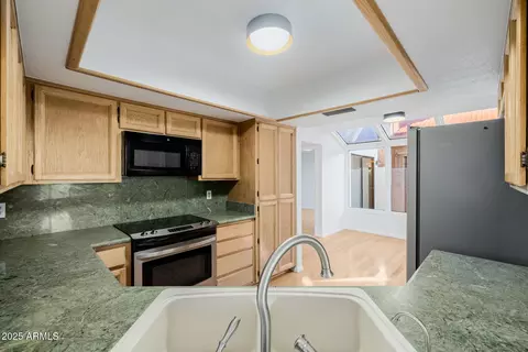 Kitchen - 1875 E State Ave, Phoenix, AZ 85020 photo 2 of 3