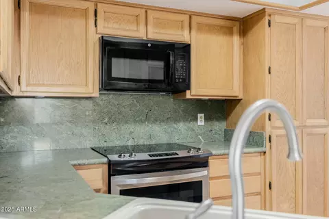 Kitchen - 1875 E State Ave, Phoenix, AZ 85020 photo 3 of 3