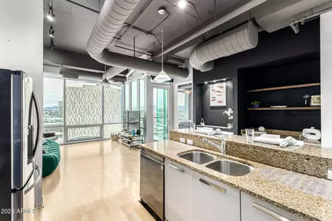 Kitchen - 1 E Lexington Ave #1107, Phoenix, AZ 85012 photo 4 of 6