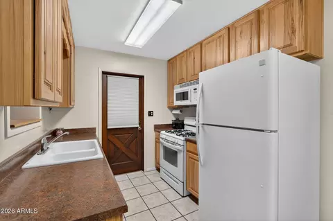 Kitchen - 4630 W Mitchell Dr, Phoenix, AZ 85031 photo 2 of 4
