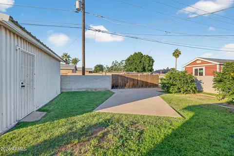 Exterior - 4630 W Mitchell Dr, Phoenix, AZ 85031 photo 5 of 8