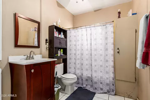 Bath - 724 E Park Pl, Mesa, AZ 85203 photo 2 of 2