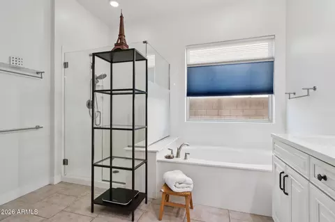Bath - 866 E Lowell Ave, Gilbert, AZ 85295 photo 2 of 10