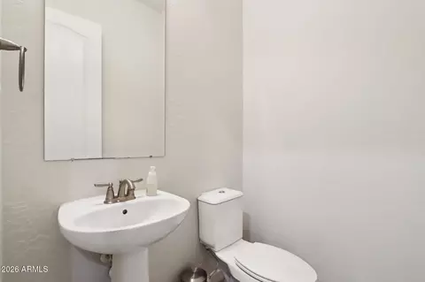 Bath - 866 E Lowell Ave, Gilbert, AZ 85295 photo 3 of 10