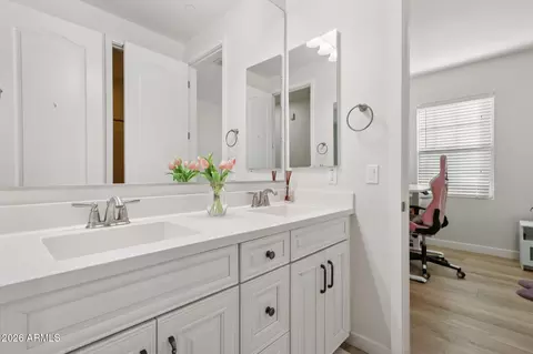 Bath - 866 E Lowell Ave, Gilbert, AZ 85295 photo 9 of 10