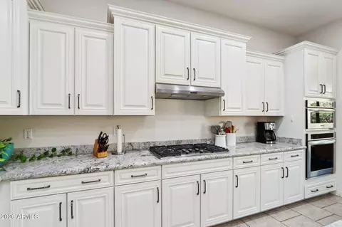 Kitchen - 866 E Lowell Ave, Gilbert, AZ 85295 photo 5 of 6