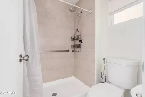 Bath - 17433 N 20th St, Phoenix, AZ 85022 photo 2 of 3