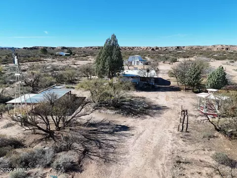1144 W Edwards Ln, Benson, AZ 85602