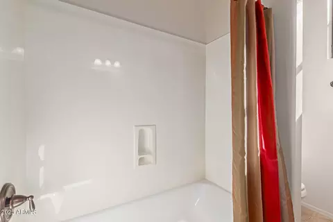 Bath - 8336 E Ingram St, Mesa, AZ 85207 photo 4 of 5