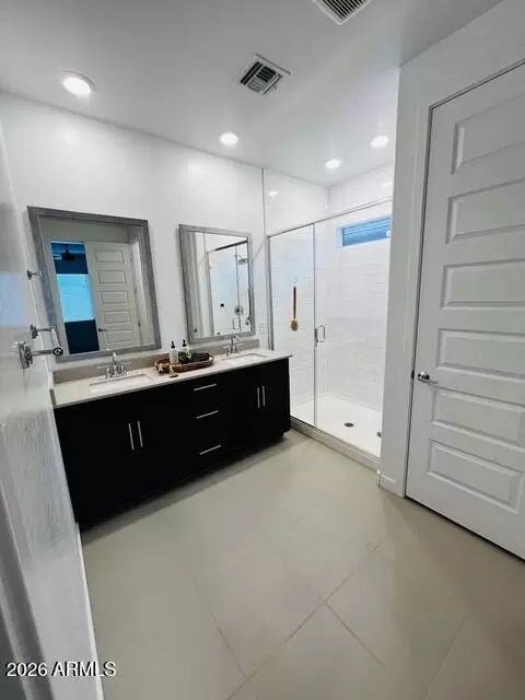Bath - 9846 E Talon Ave, Mesa, AZ 85212 photo 3 of 6