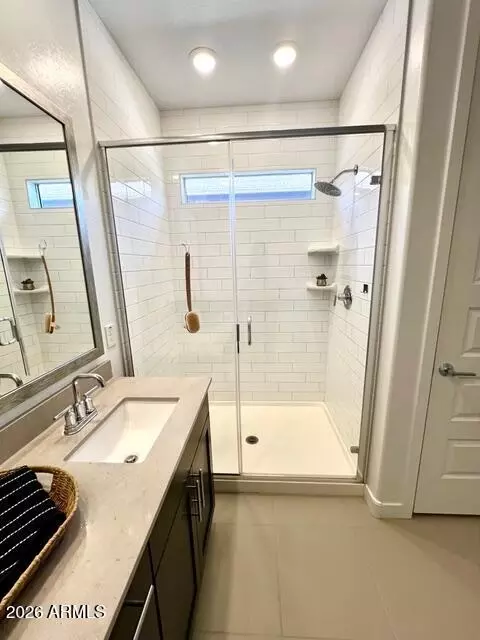 Bath - 9846 E Talon Ave, Mesa, AZ 85212 photo 4 of 6