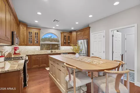 Kitchen - 4239 E Azalea Dr, Gilbert, AZ 85298 photo 4 of 7