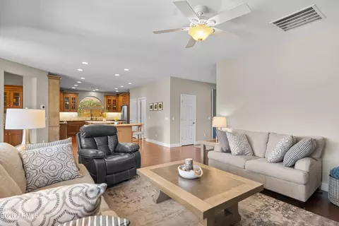 Living - 4239 E Azalea Dr, Gilbert, AZ 85298 photo 2 of 3