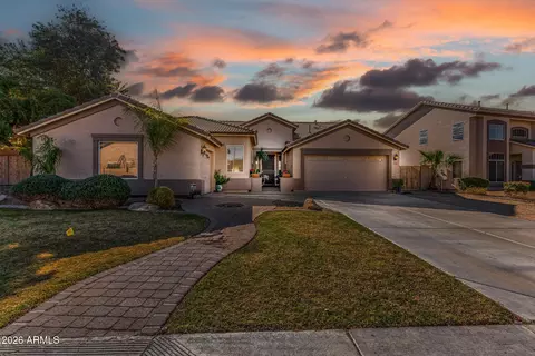 6827 W El Cortez Pl, Peoria, AZ 85383