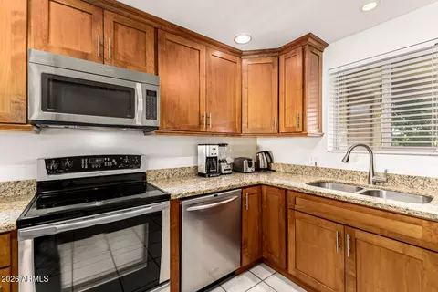 Kitchen - 4150 E Cactus Rd #210, Phoenix, AZ 85032 photo 4 of 4