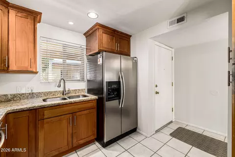 Kitchen - 4150 E Cactus Rd #210, Phoenix, AZ 85032 photo 3 of 4