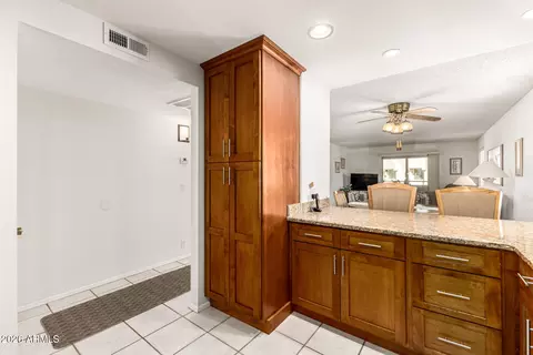 Kitchen - 4150 E Cactus Rd #210, Phoenix, AZ 85032 photo 2 of 4