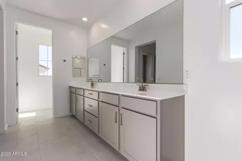 Bath - 2460 W Maximo Way, Phoenix, AZ 85085 photo 3 of 4