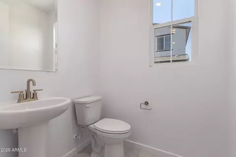 Bath - 2460 W Maximo Way, Phoenix, AZ 85085 photo 1 of 4