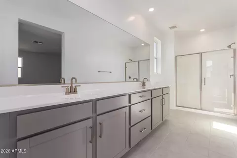 Bath - 2460 W Maximo Way, Phoenix, AZ 85085 photo 2 of 4