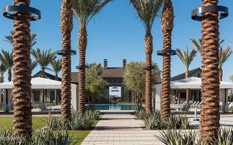 View/Area - 2432 W Maximo Way, Phoenix, AZ 85085 photo 3 of 4