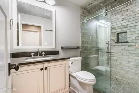 Bath - 5306 E Spring Rd, Hereford, AZ 85615 photo 4 of 5
