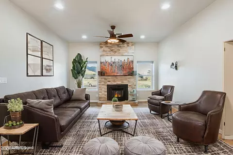 Living - 5306 E Spring Rd, Hereford, AZ 85615 photo 5 of 8