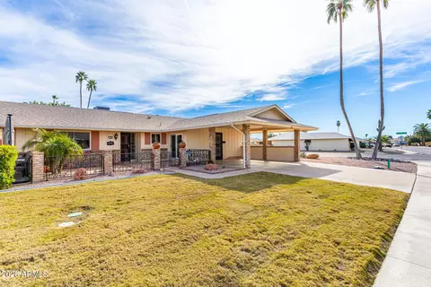 10439 W Kingswood Cir, Sun City, AZ 85351