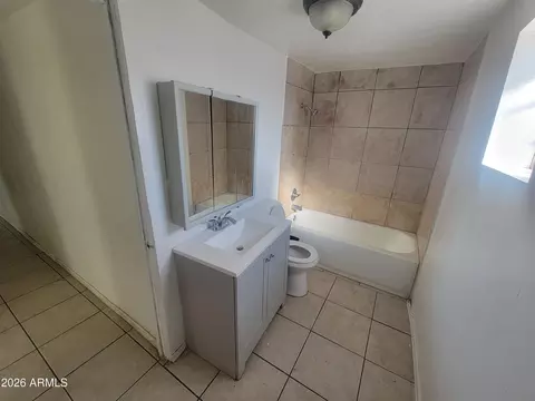 Bath - 2501 E Jones Ave, Phoenix, AZ 85040 photo 2 of 2