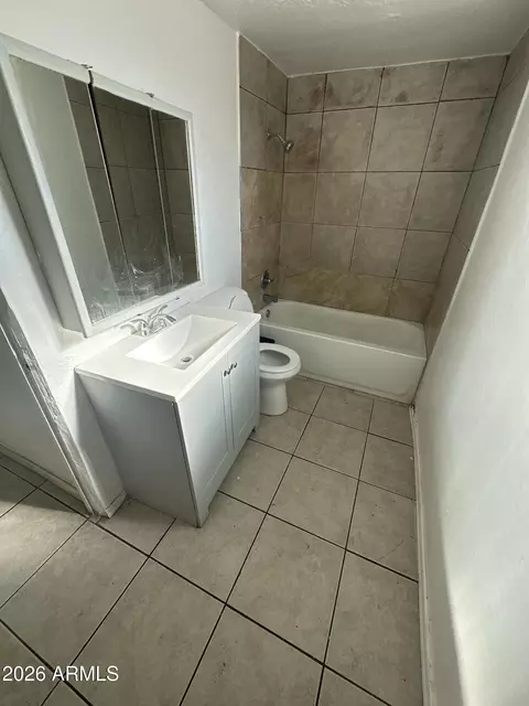 Bath - 2501 E Jones Ave, Phoenix, AZ 85040 photo 1 of 2