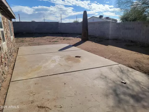 Exterior - 2501 E Jones Ave, Phoenix, AZ 85040 photo 4 of 7