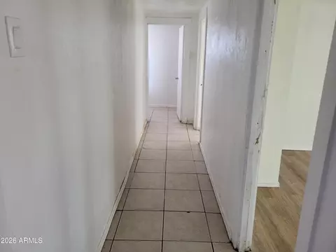 Entry Way - 2501 E Jones Ave, Phoenix, AZ 85040 photo 2 of 3