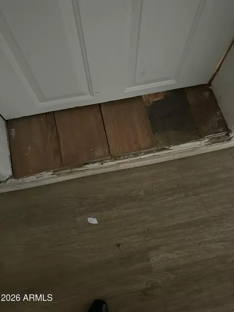 Entry Way - 2501 E Jones Ave, Phoenix, AZ 85040 photo 3 of 3