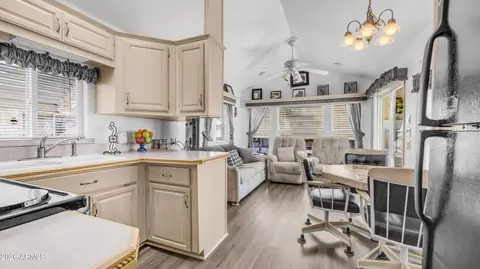 632 Hawks Eye Dr #632, Apache Junction, AZ 85119