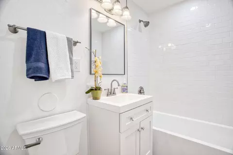 Bath - 2723 W Coolidge St, Phoenix, AZ 85017 photo 3 of 3