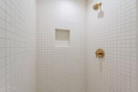 Bath - 502 E Osborn Rd, Phoenix, AZ 85012 photo 4 of 5