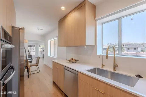 Kitchen - 502 E Osborn Rd, Phoenix, AZ 85012 photo 1 of 5